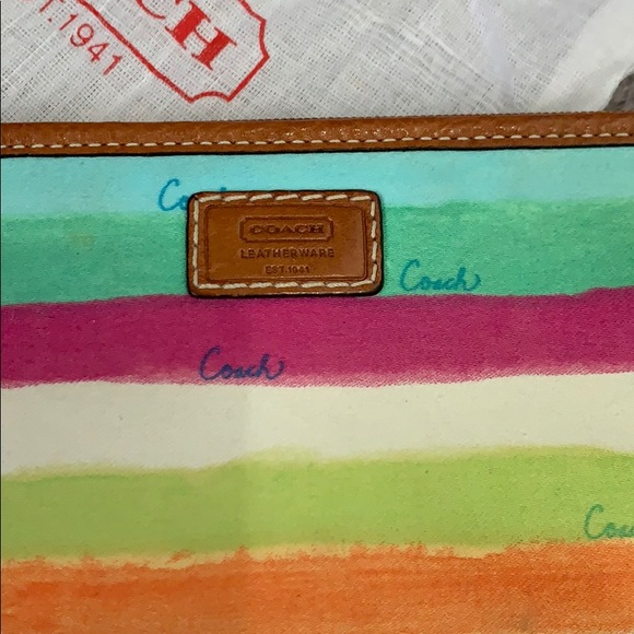 Coach wristlet - Picture 2 of 6